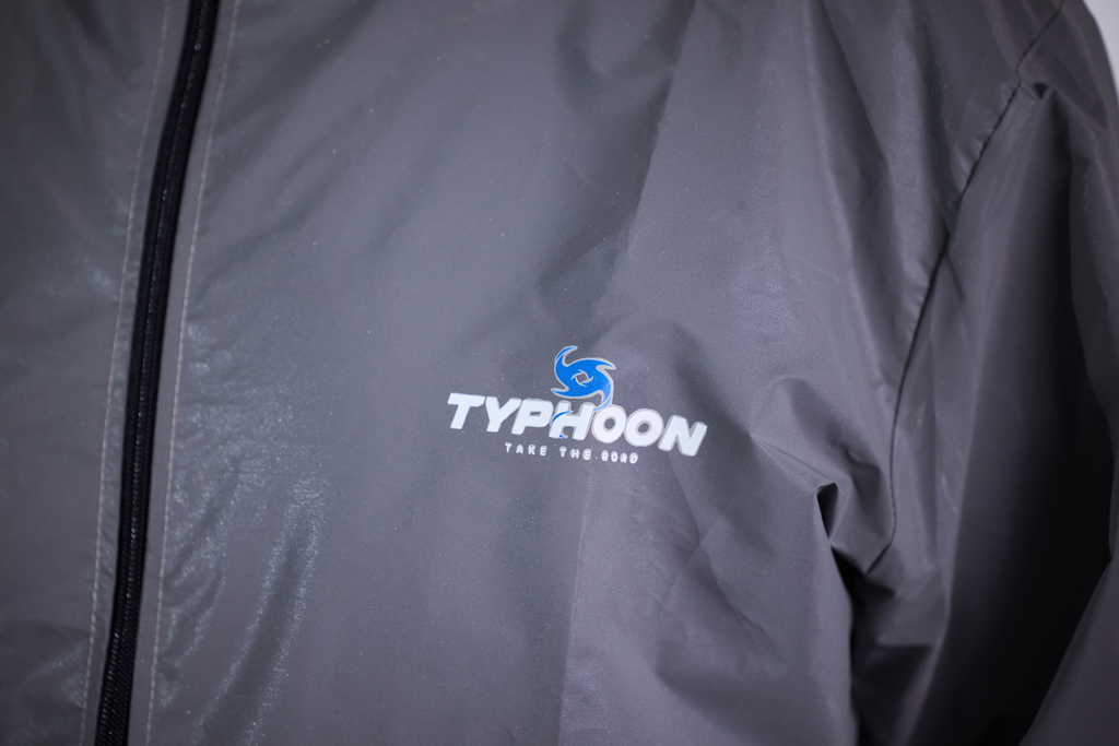 Chaqueta reflectiva cuello alto para motociclista
