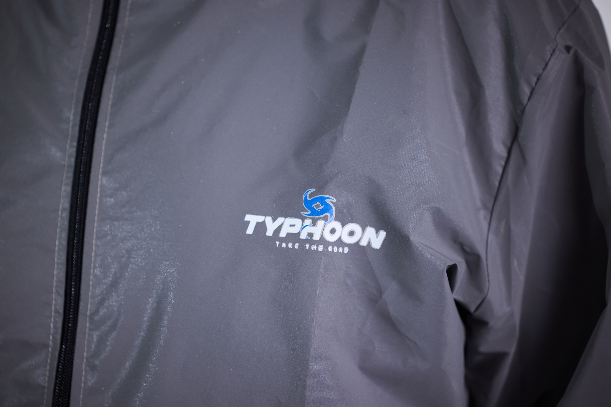 Chaqueta reflectiva cuello alto para motociclista