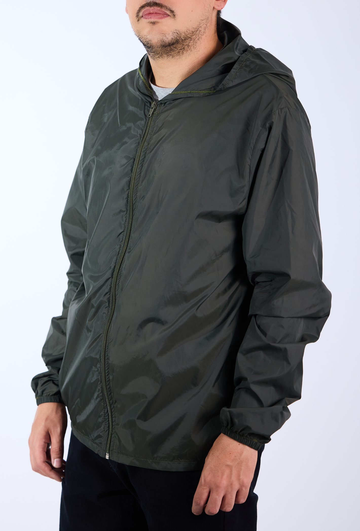 Chaqueta rompeviento semi impermeable liviana